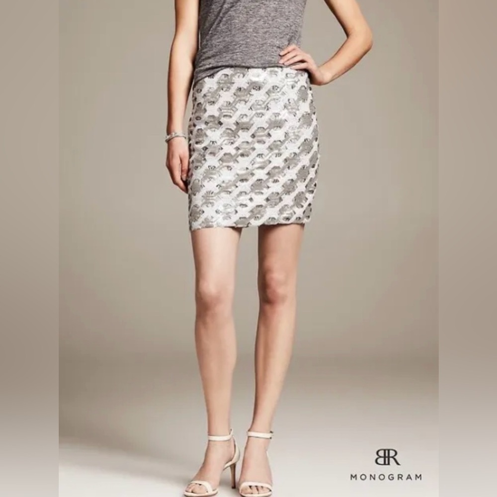Banana Republic Mini Sequin Skirt Silver & White Geometric Print Sz 2